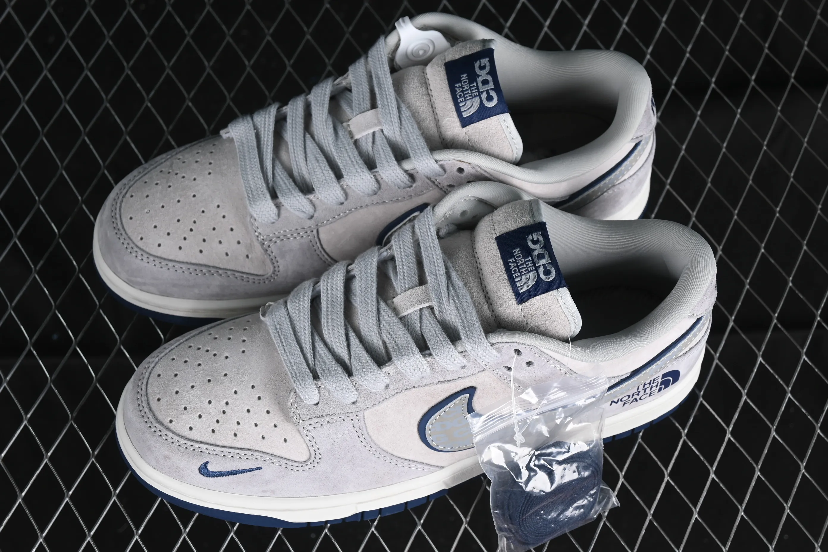 All Categories Nk SB Dunk Series Nk SB Dunk Low Low-top sneakers F version Nk Dunk Low North CDG joint-green Three-party joint SB low-top casual sneakers FC1688-179